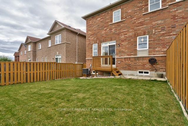 Photo 12 of 3 Ashdale Road, Brampton, Bram West — HOMEH
