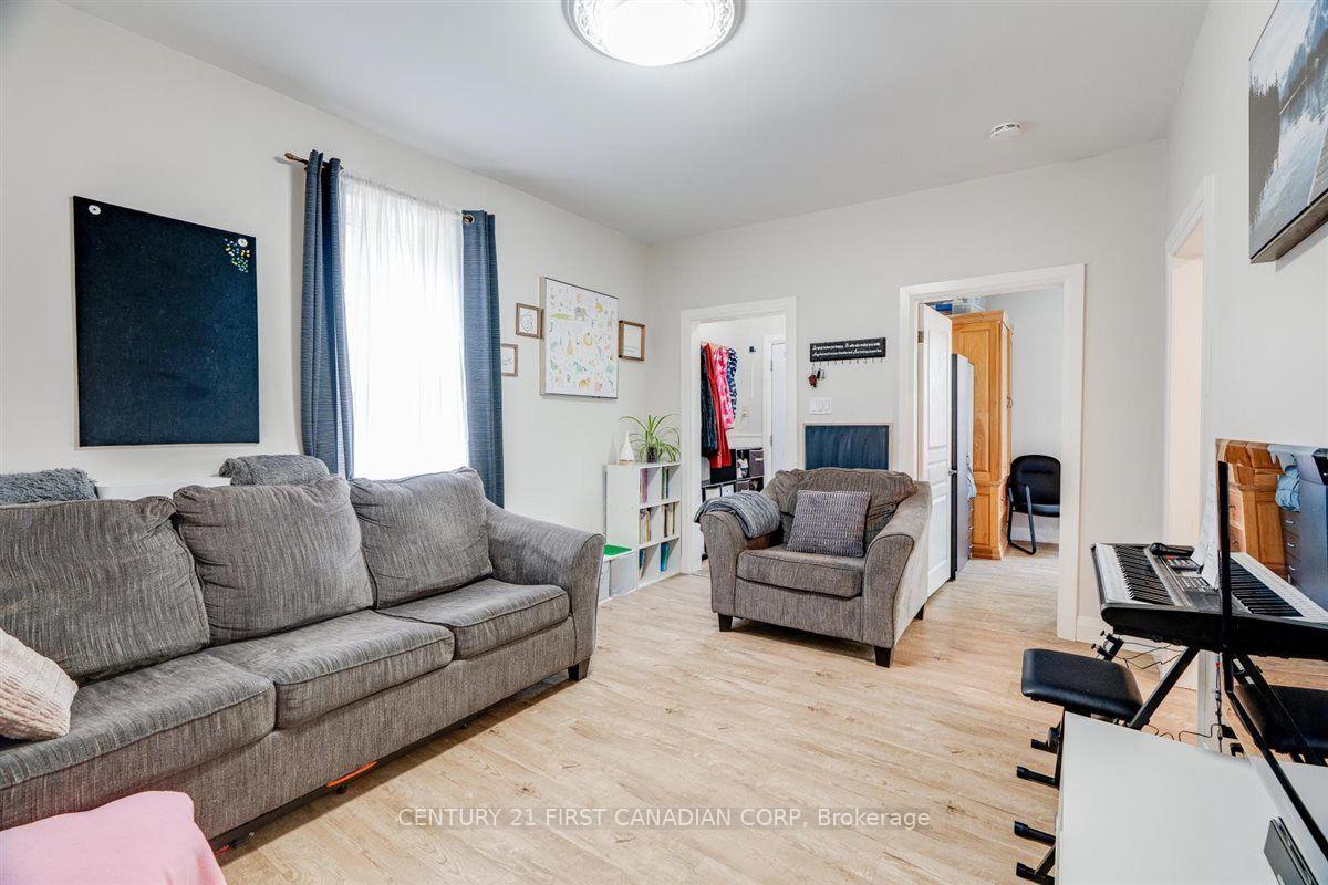Photo 11 of 1025 King Street, London, East M — HOMEH