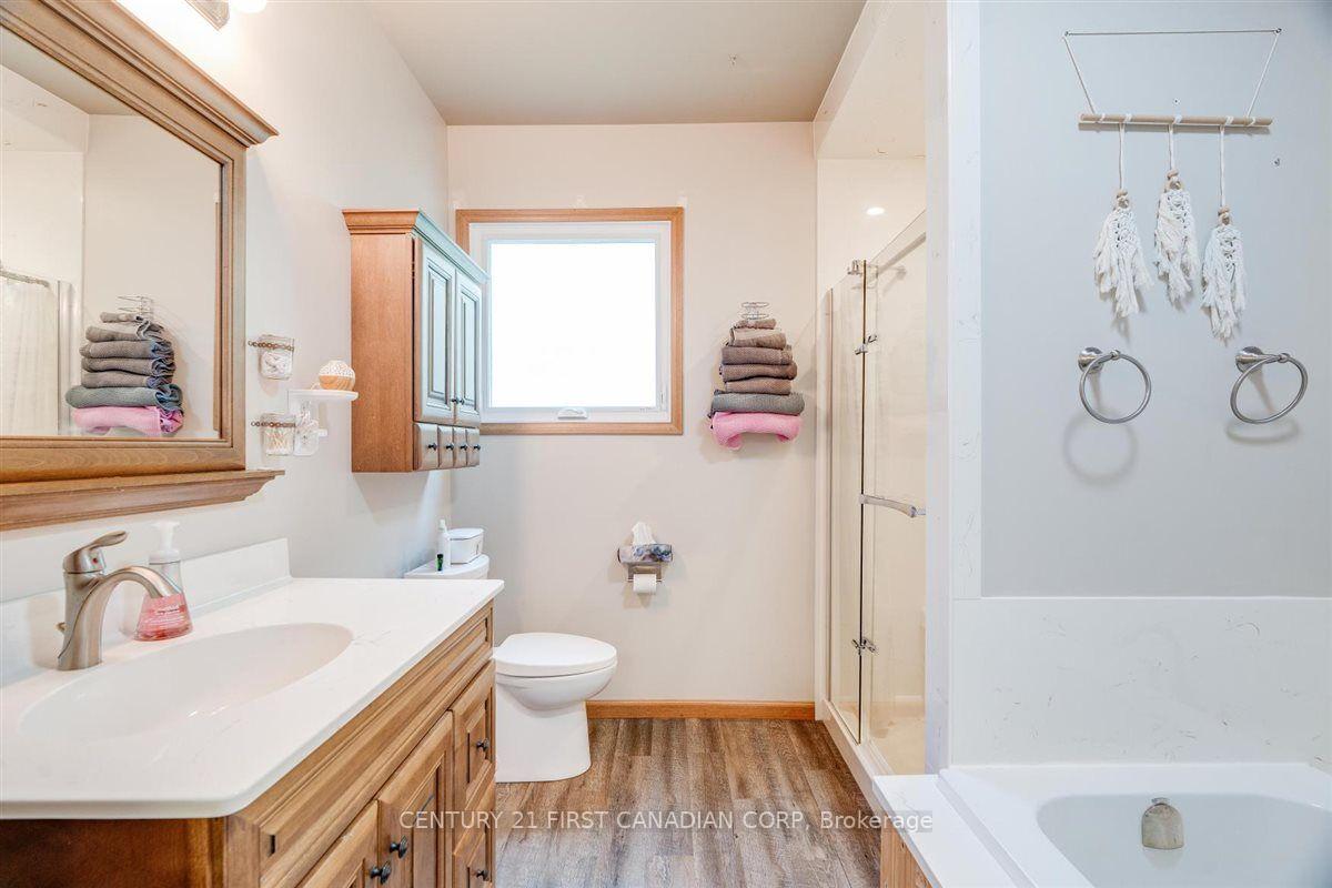 Photo 13 of 1025 King Street, London, East M — HOMEH