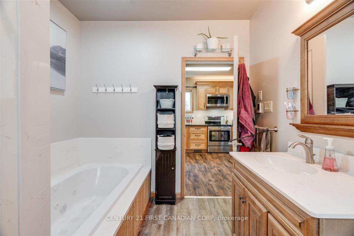 Photo 14 of 1025 King Street, London, East M — HOMEH