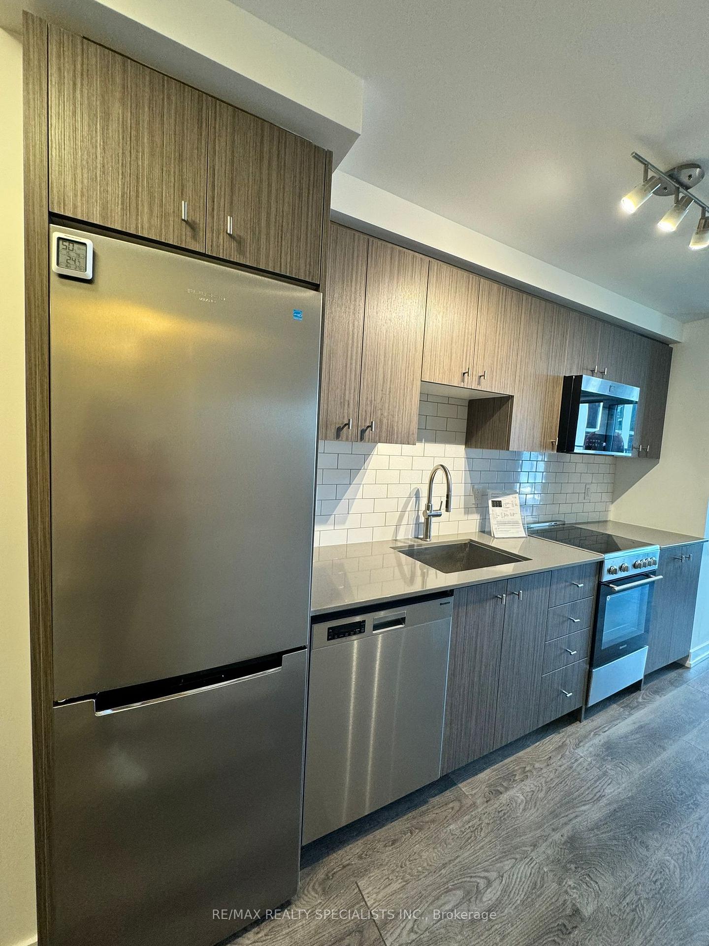 Photo 4 of Unit 405, 15 Wellington Street, Waterloo, KW Hospital — HOMEH