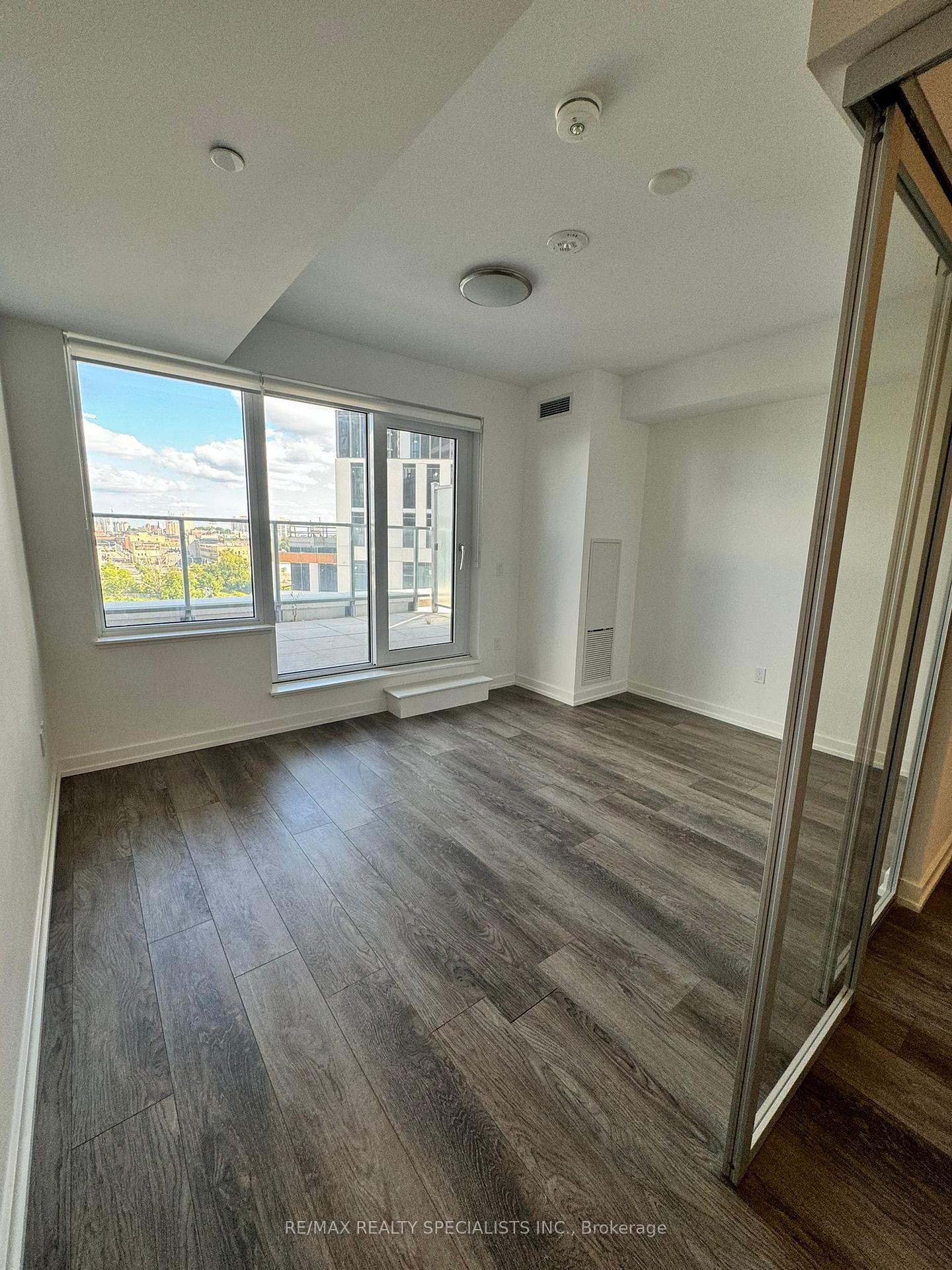 Photo 7 of Unit 405, 15 Wellington Street, Waterloo, KW Hospital — HOMEH