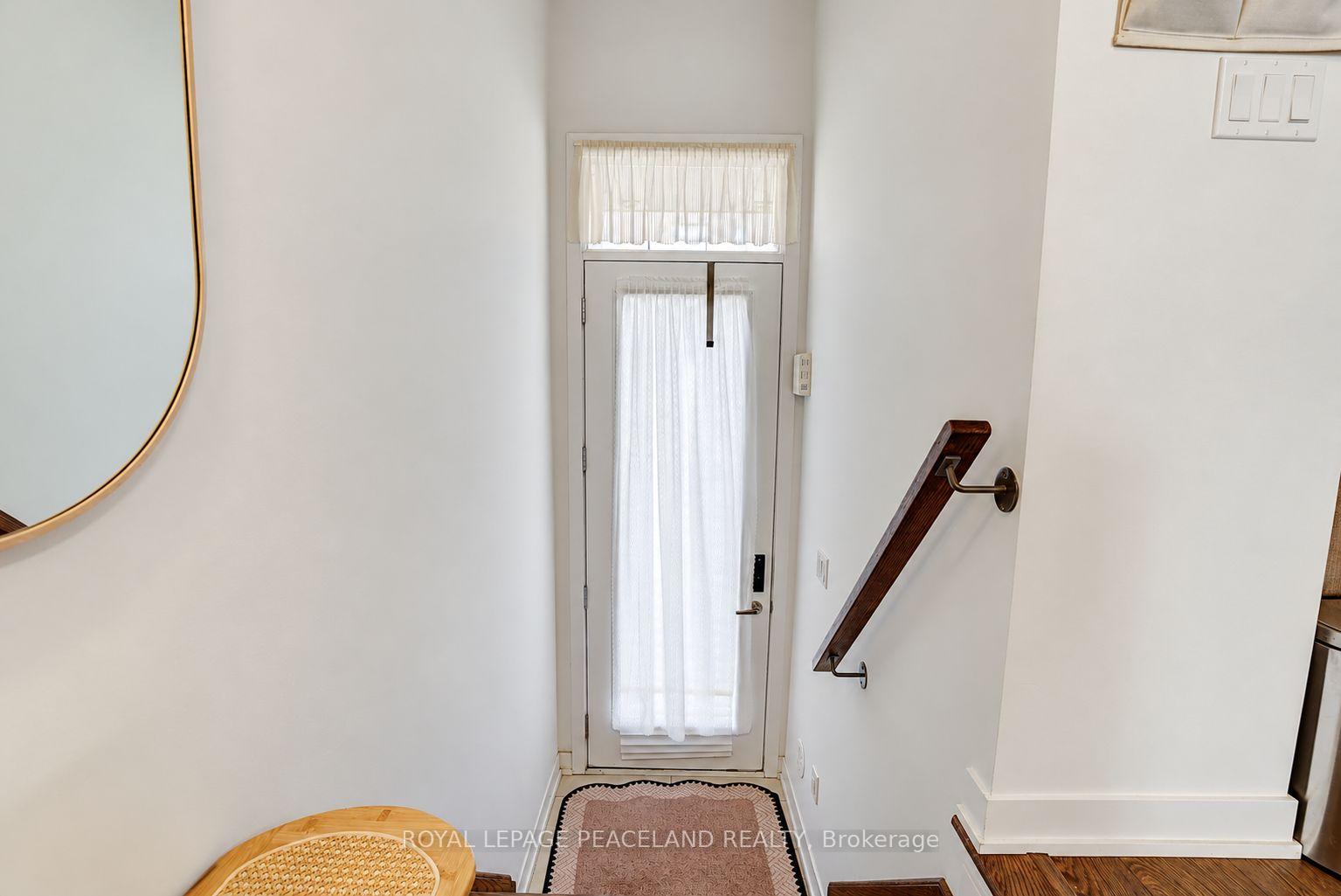Photo 2 of 127 Green Gardens Boulevard, Toronto, Englemount-Lawrence — HOMEH