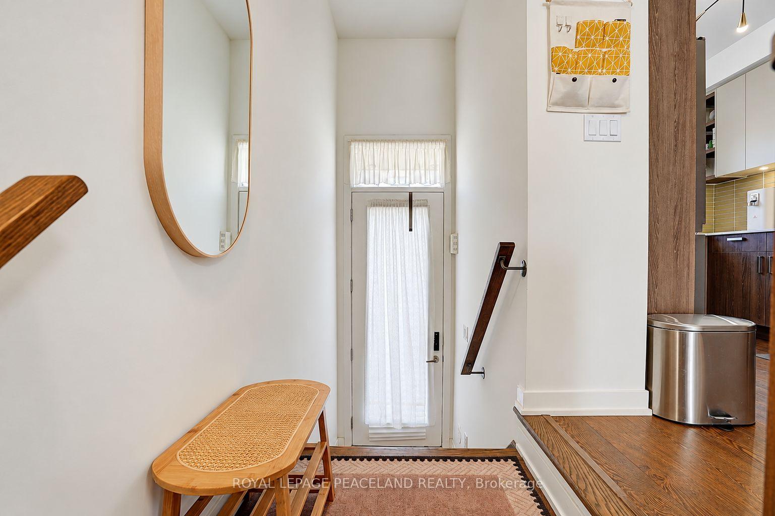 Photo 3 of 127 Green Gardens Boulevard, Toronto, Englemount-Lawrence — HOMEH