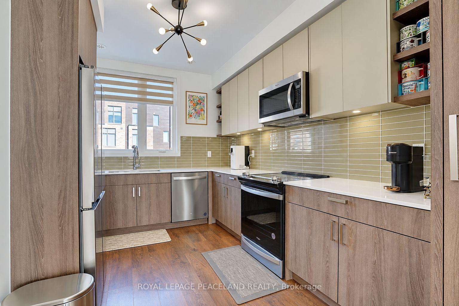 Photo 8 of 127 Green Gardens Boulevard, Toronto, Englemount-Lawrence — HOMEH