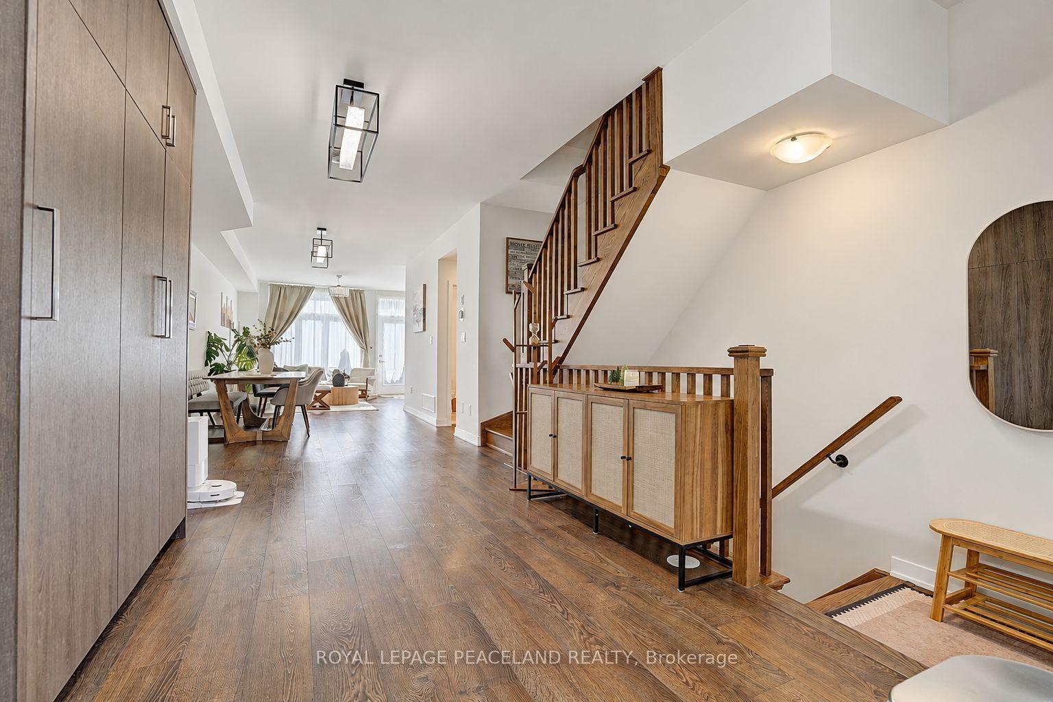 Photo 11 of 127 Green Gardens Boulevard, Toronto, Englemount-Lawrence — HOMEH