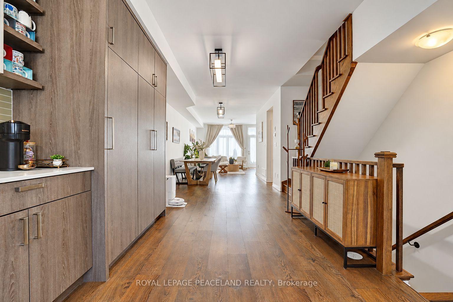 Photo 13 of 127 Green Gardens Boulevard, Toronto, Englemount-Lawrence — HOMEH