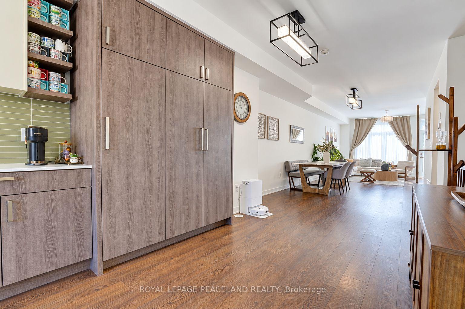 Photo 14 of 127 Green Gardens Boulevard, Toronto, Englemount-Lawrence — HOMEH