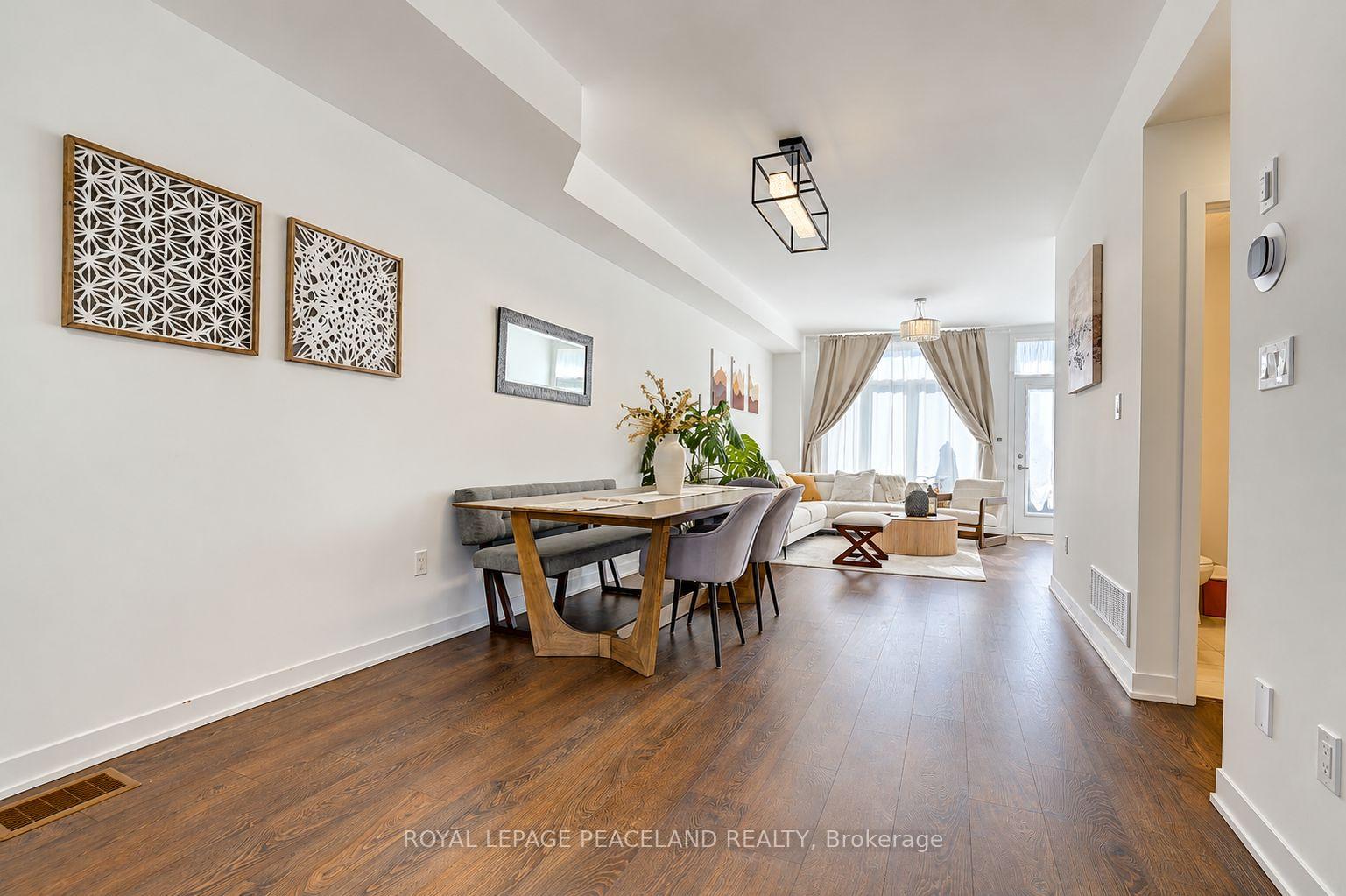 Photo 15 of 127 Green Gardens Boulevard, Toronto, Englemount-Lawrence — HOMEH