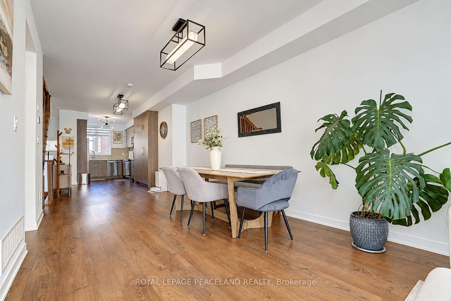 Photo 18 of 127 Green Gardens Boulevard, Toronto, Englemount-Lawrence — HOMEH