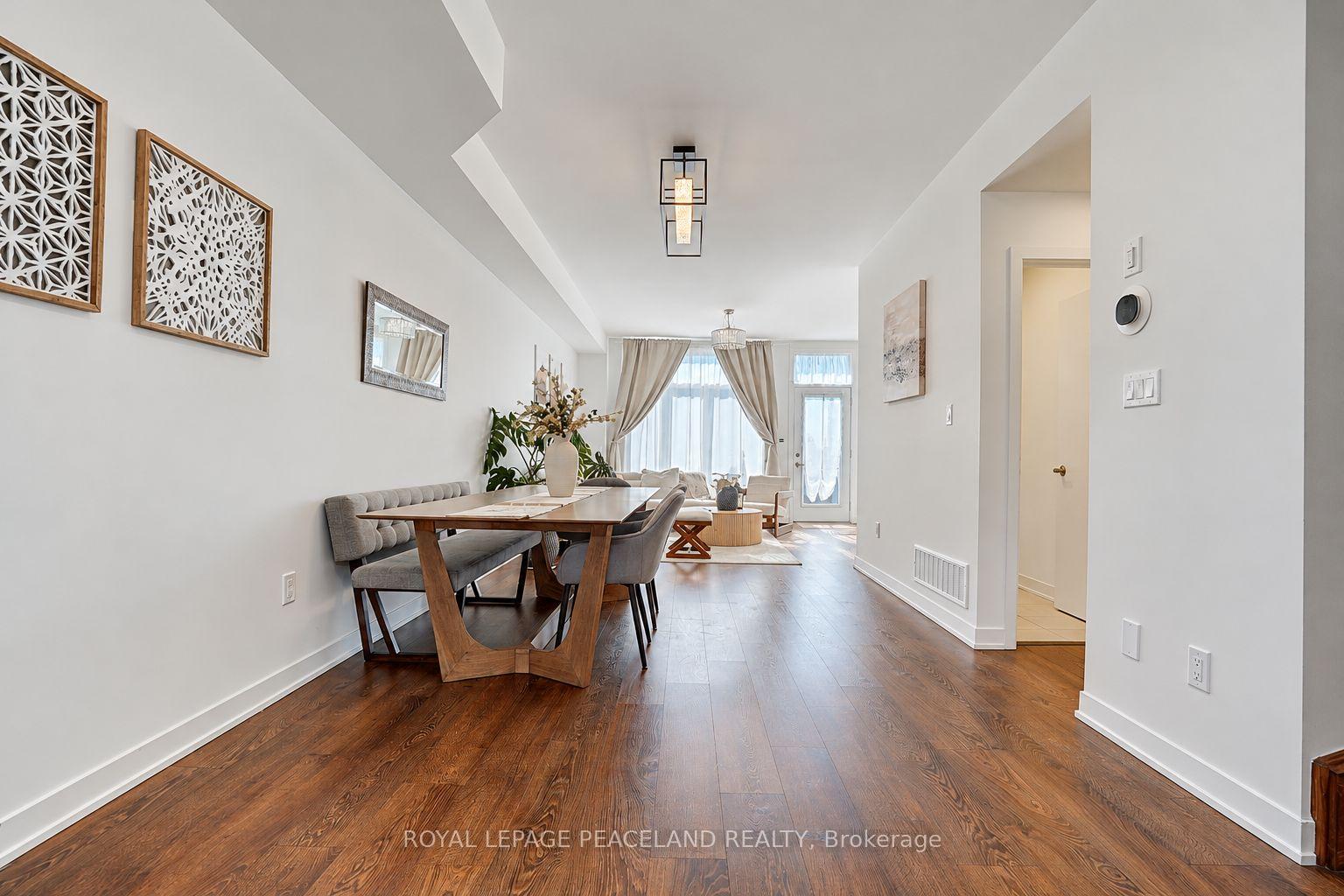 Photo 17 of 127 Green Gardens Boulevard, Toronto, Englemount-Lawrence — HOMEH