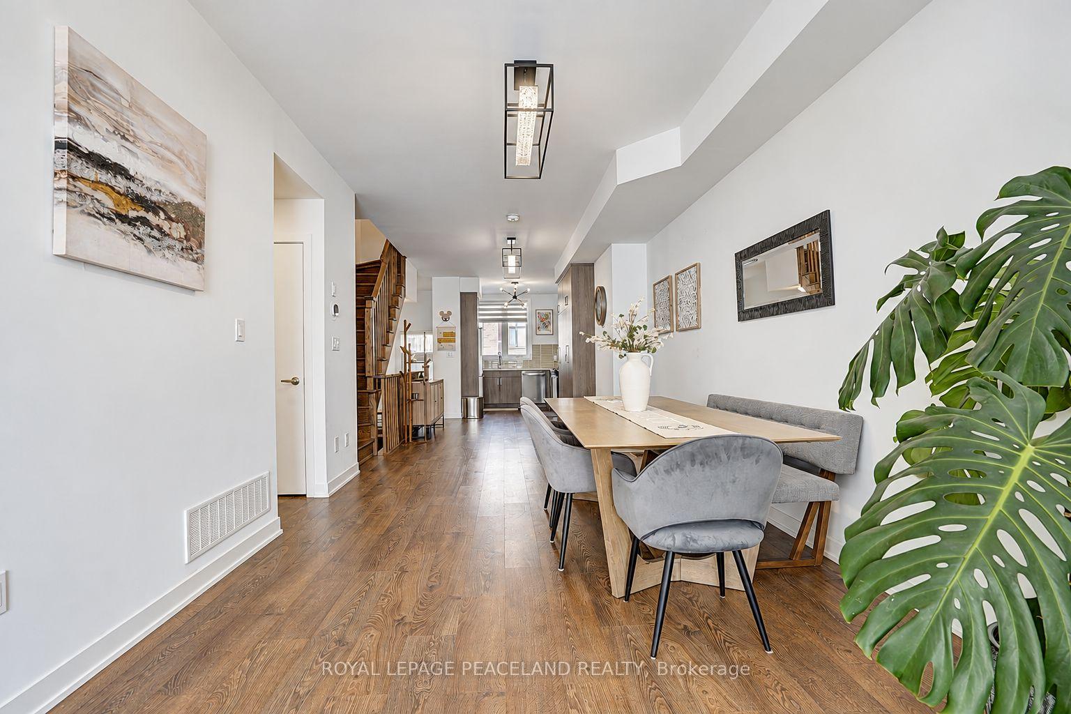 Photo 19 of 127 Green Gardens Boulevard, Toronto, Englemount-Lawrence — HOMEH