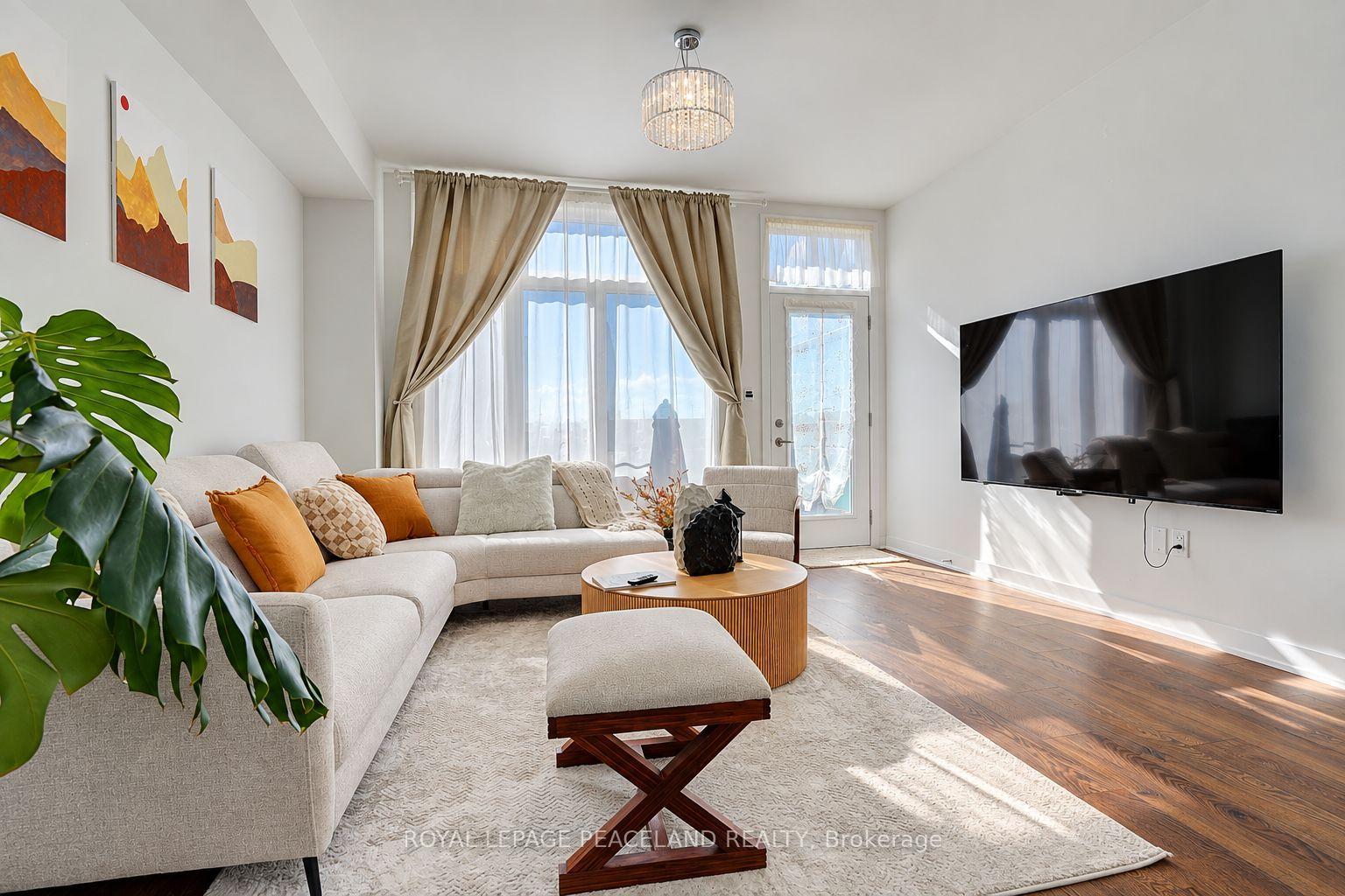 Photo 21 of 127 Green Gardens Boulevard, Toronto, Englemount-Lawrence — HOMEH