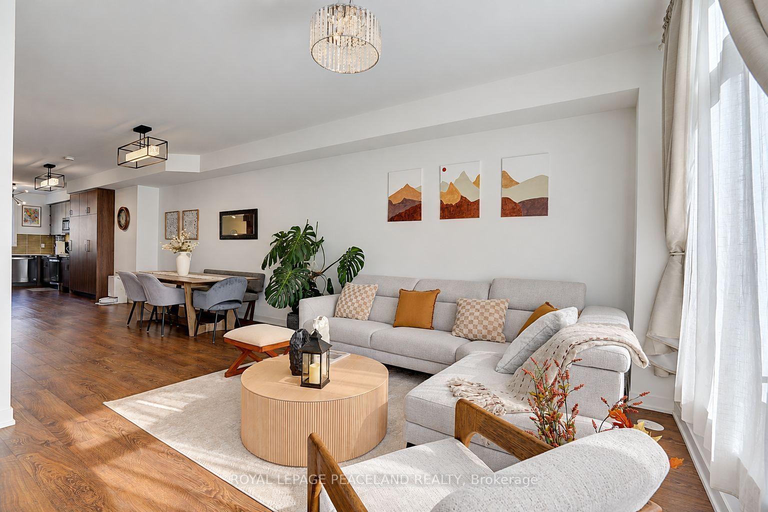 Photo 23 of 127 Green Gardens Boulevard, Toronto, Englemount-Lawrence — HOMEH