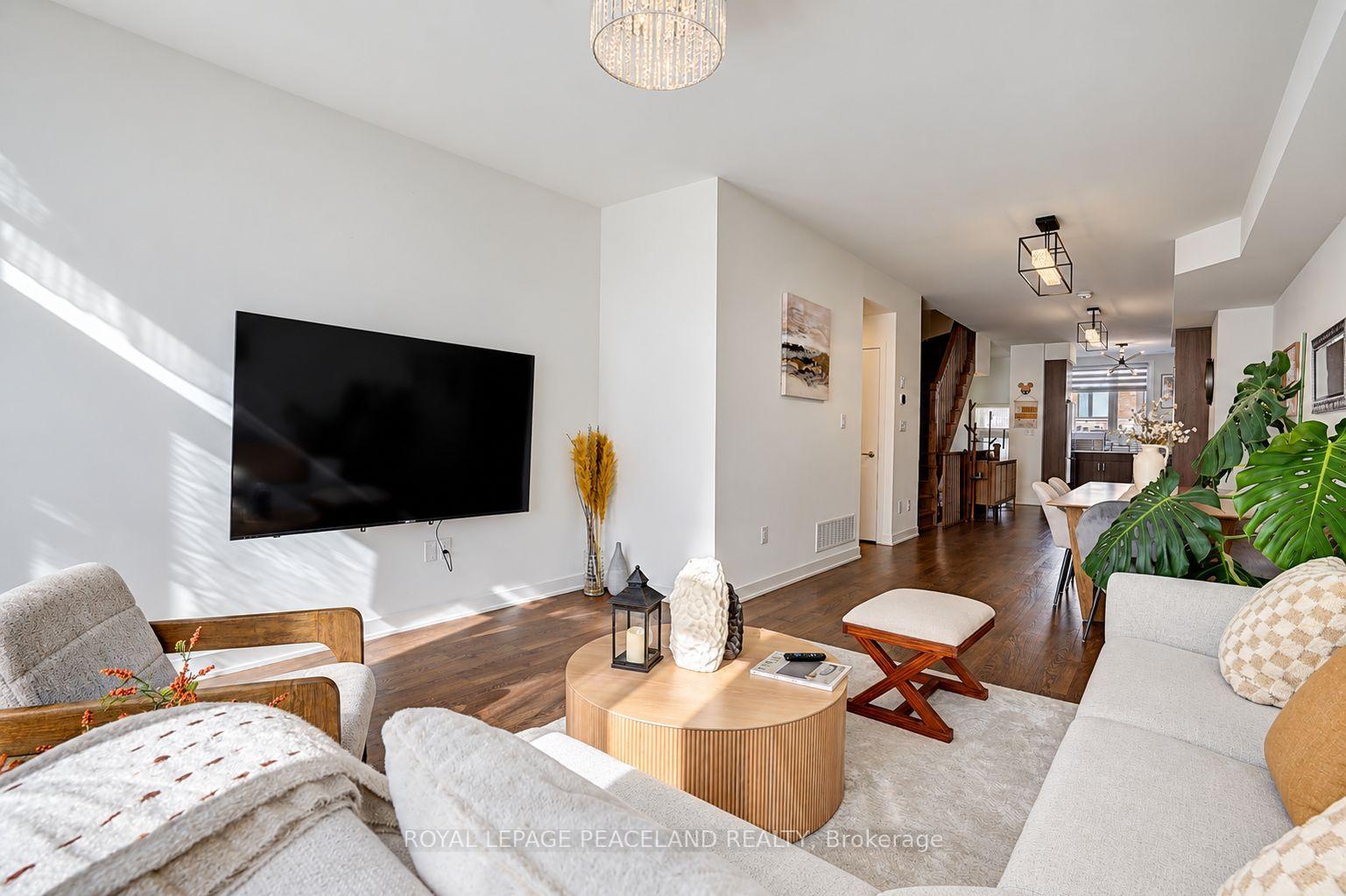 Photo 24 of 127 Green Gardens Boulevard, Toronto, Englemount-Lawrence — HOMEH