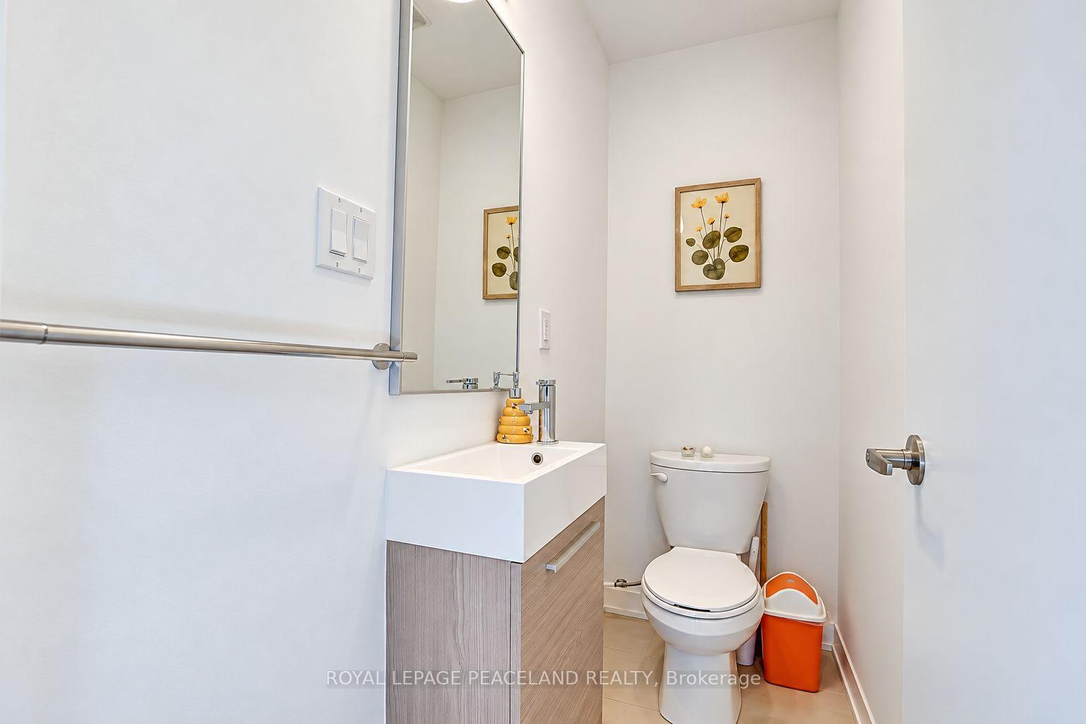 Photo 25 of 127 Green Gardens Boulevard, Toronto, Englemount-Lawrence — HOMEH