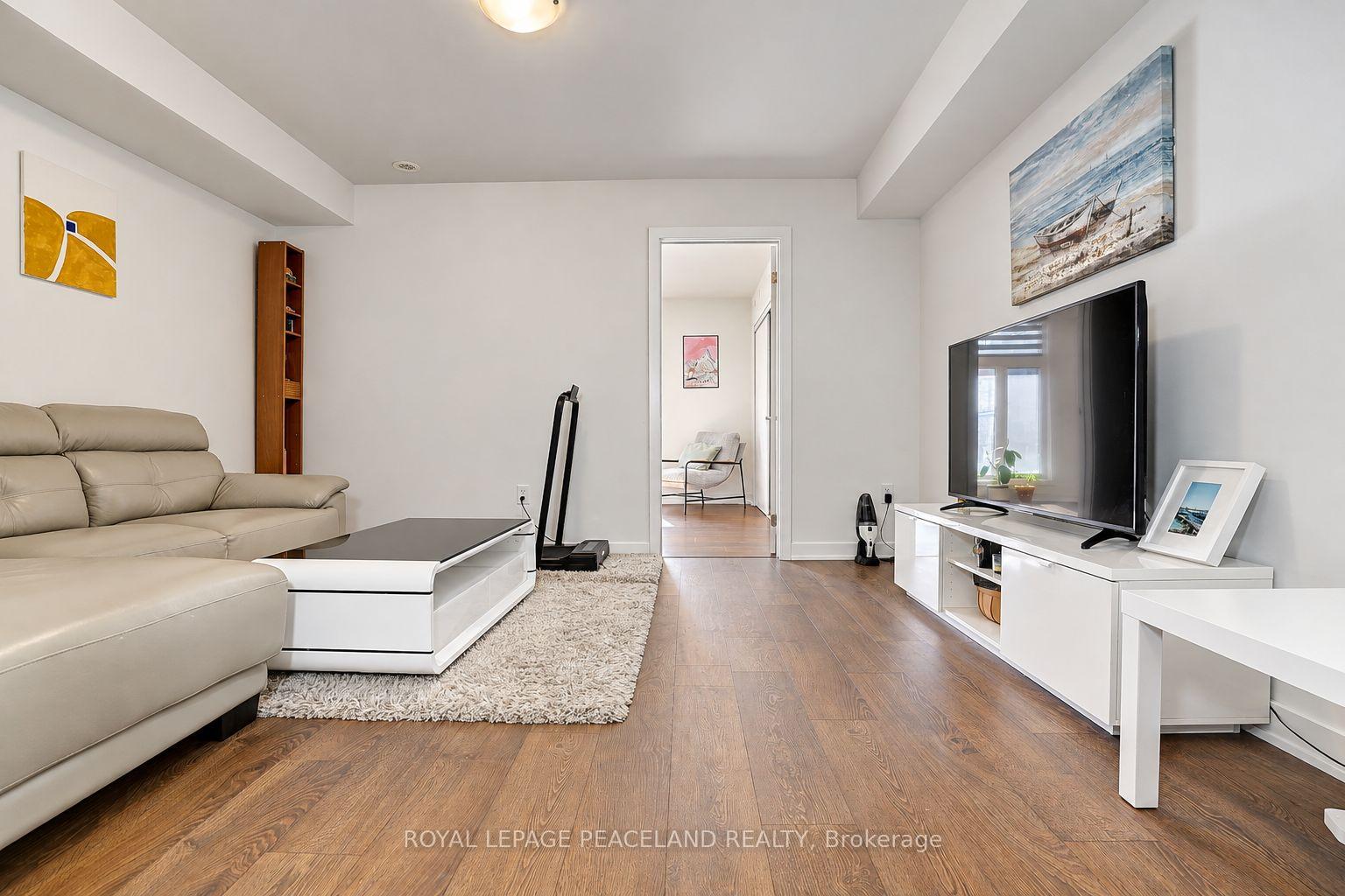 Photo 26 of 127 Green Gardens Boulevard, Toronto, Englemount-Lawrence — HOMEH
