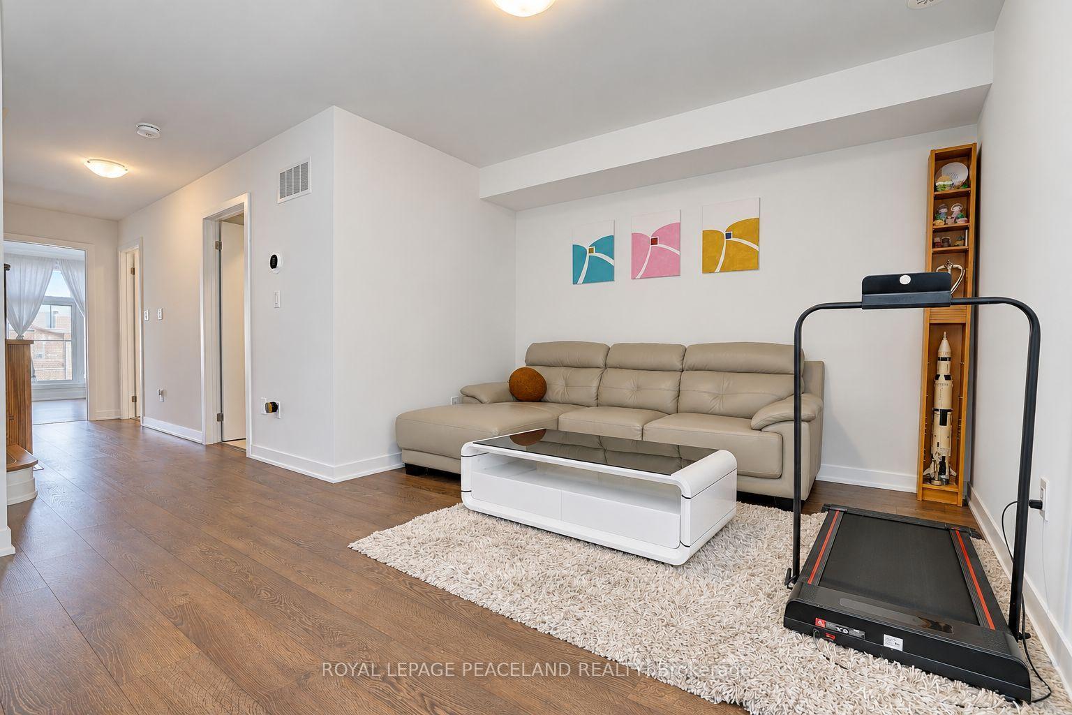 Photo 27 of 127 Green Gardens Boulevard, Toronto, Englemount-Lawrence — HOMEH