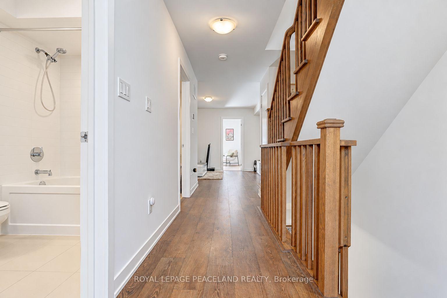 Photo 32 of 127 Green Gardens Boulevard, Toronto, Englemount-Lawrence — HOMEH