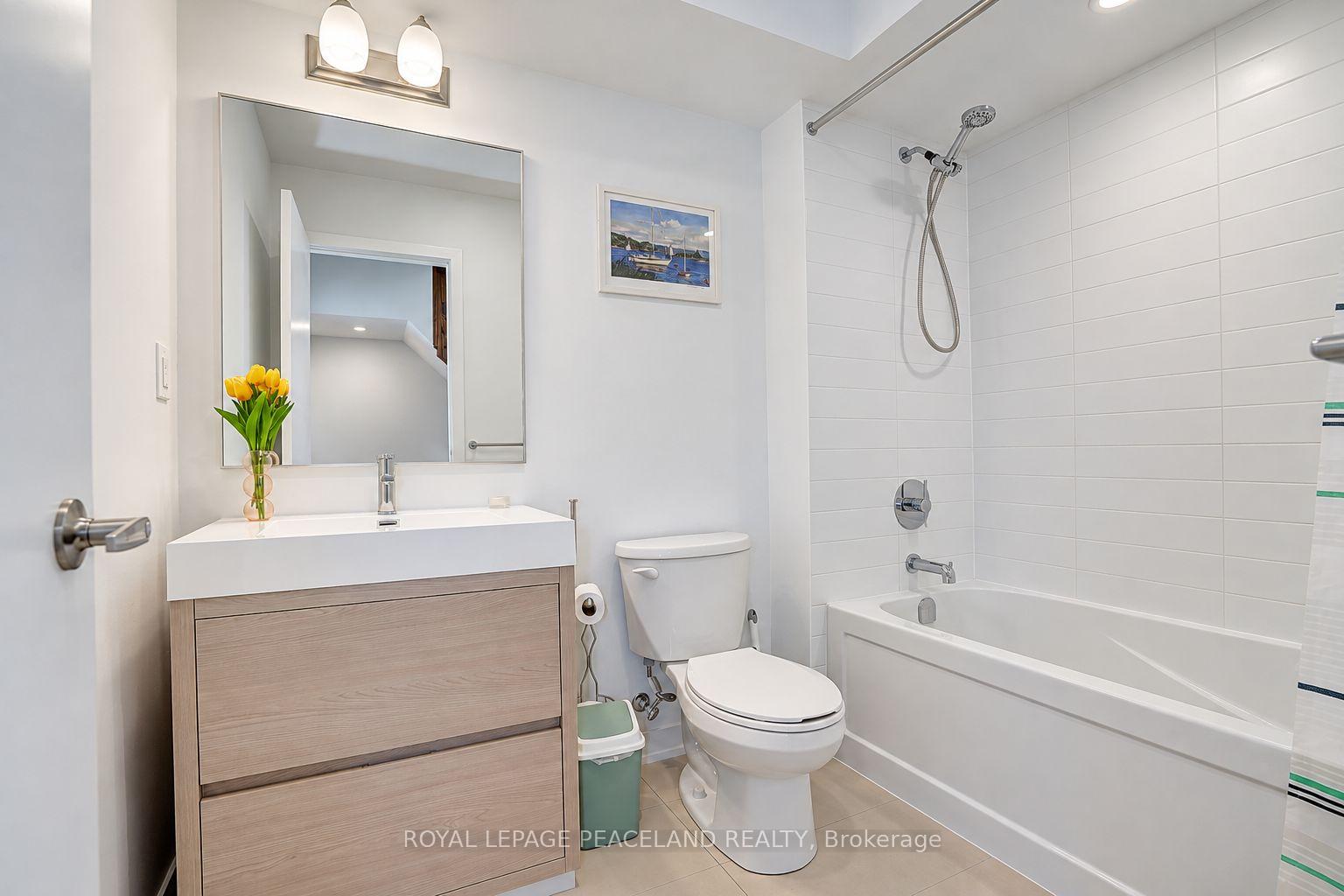 Photo 33 of 127 Green Gardens Boulevard, Toronto, Englemount-Lawrence — HOMEH
