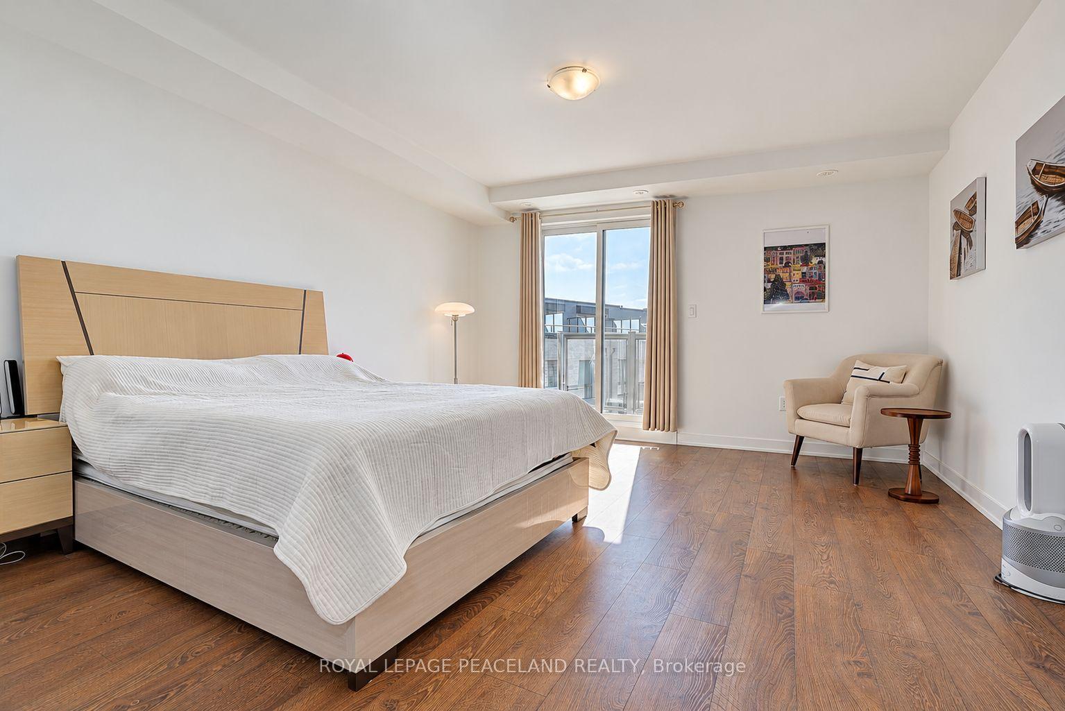 Photo 37 of 127 Green Gardens Boulevard, Toronto, Englemount-Lawrence — HOMEH