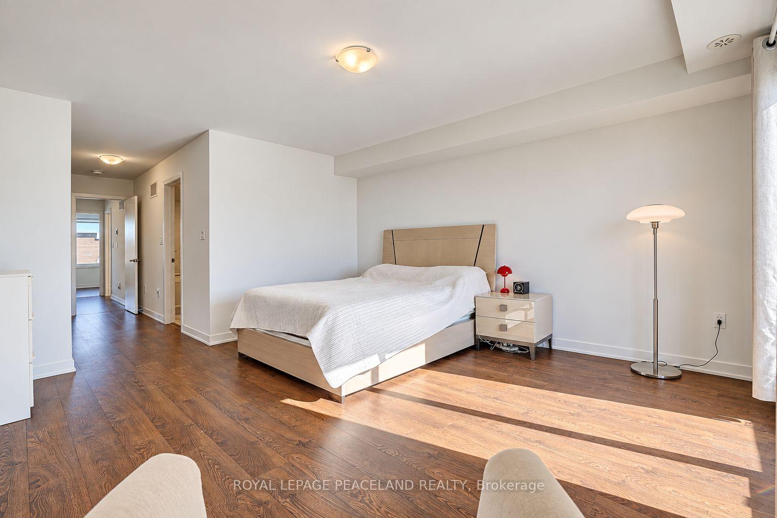 Photo 38 of 127 Green Gardens Boulevard, Toronto, Englemount-Lawrence — HOMEH