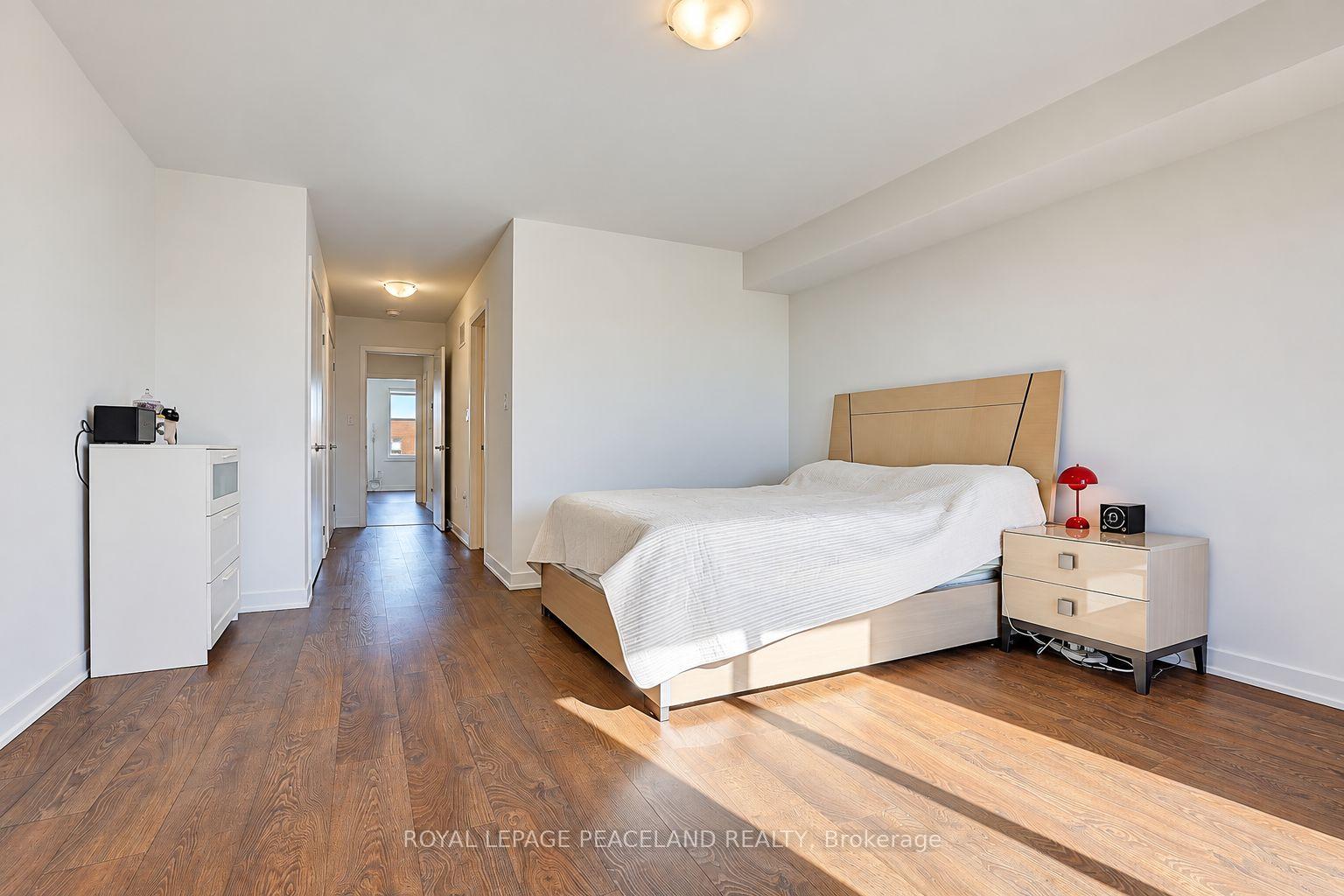 Photo 39 of 127 Green Gardens Boulevard, Toronto, Englemount-Lawrence — HOMEH
