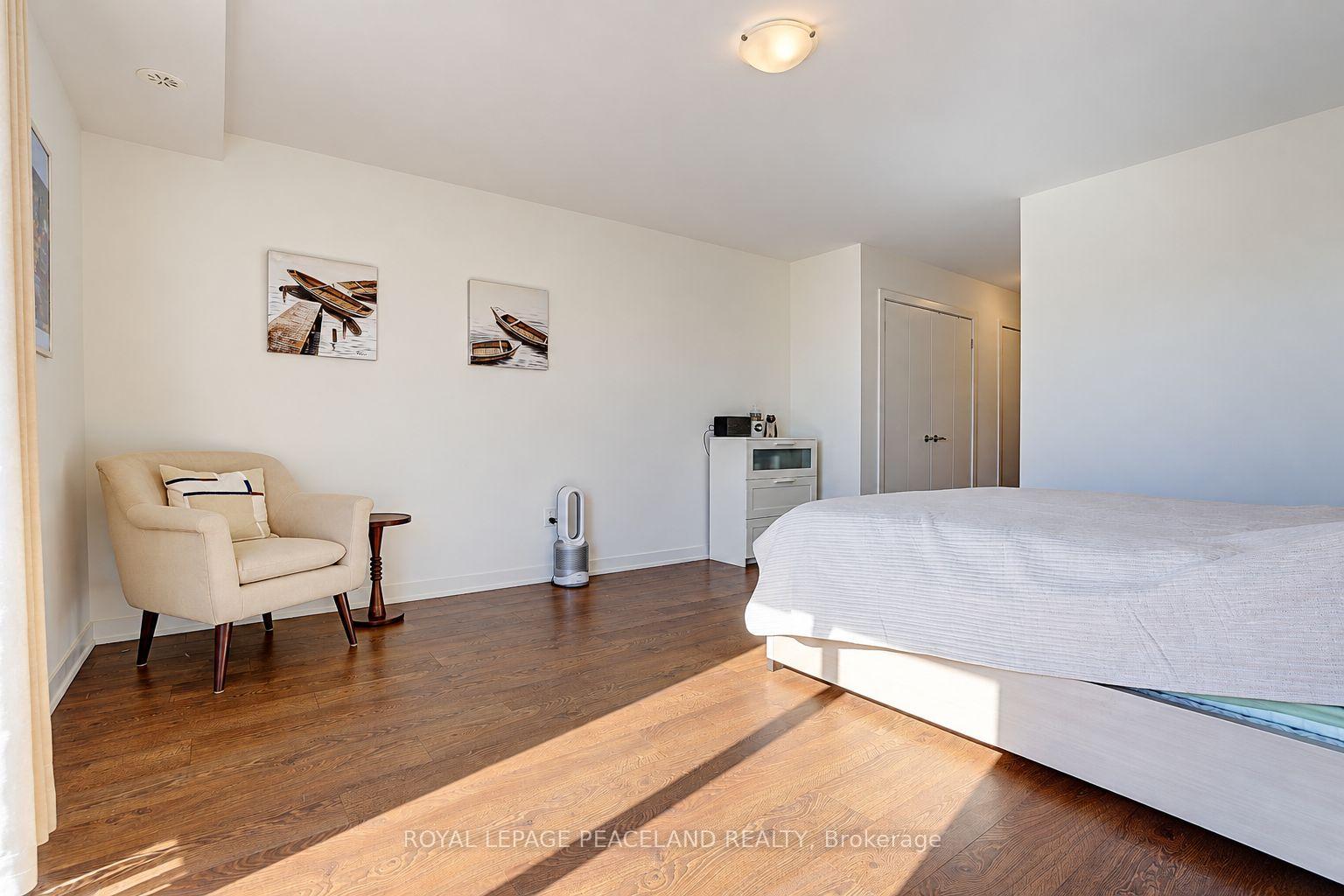 Photo 40 of 127 Green Gardens Boulevard, Toronto, Englemount-Lawrence — HOMEH
