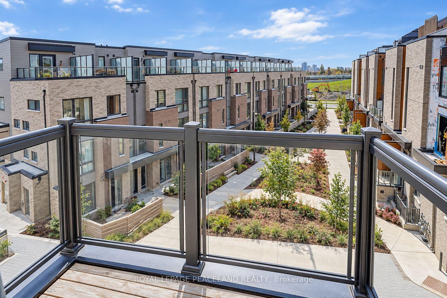 Photo 41 of 127 Green Gardens Boulevard, Toronto, Englemount-Lawrence — HOMEH