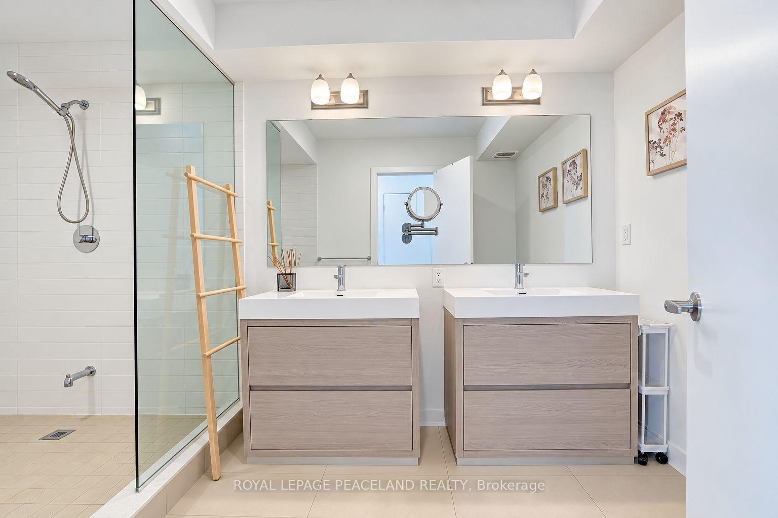 Photo 42 of 127 Green Gardens Boulevard, Toronto, Englemount-Lawrence — HOMEH
