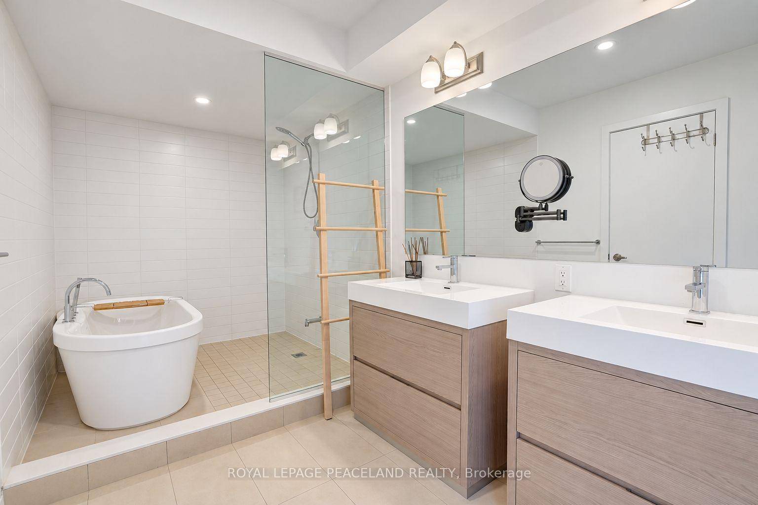 Photo 43 of 127 Green Gardens Boulevard, Toronto, Englemount-Lawrence — HOMEH
