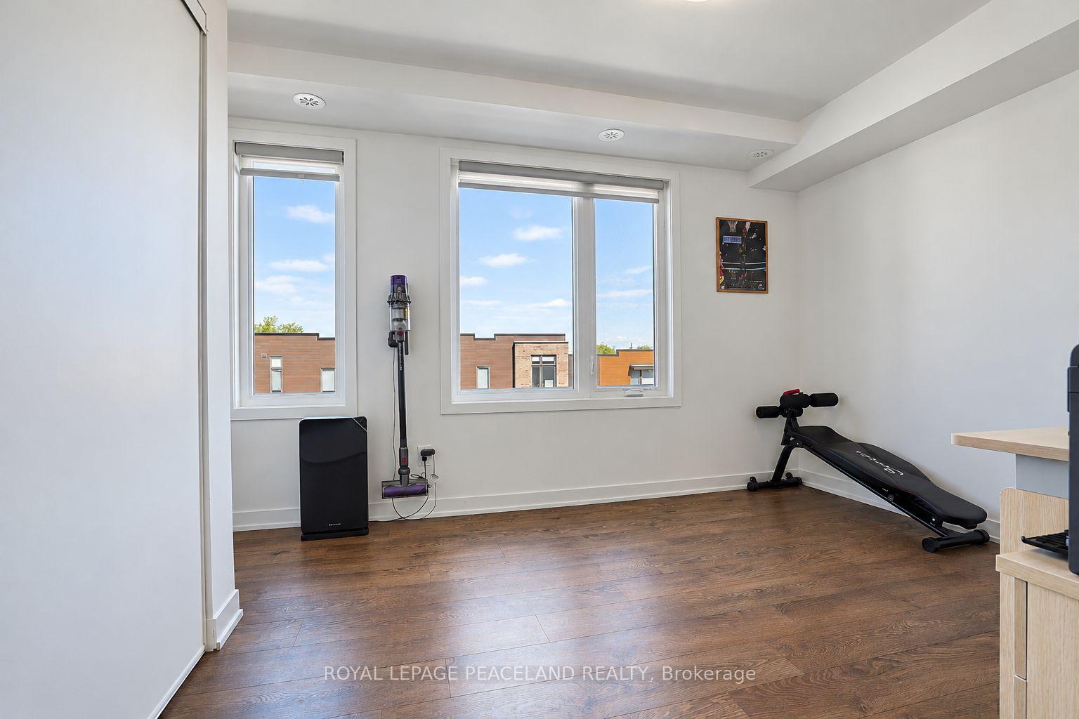Photo 45 of 127 Green Gardens Boulevard, Toronto, Englemount-Lawrence — HOMEH