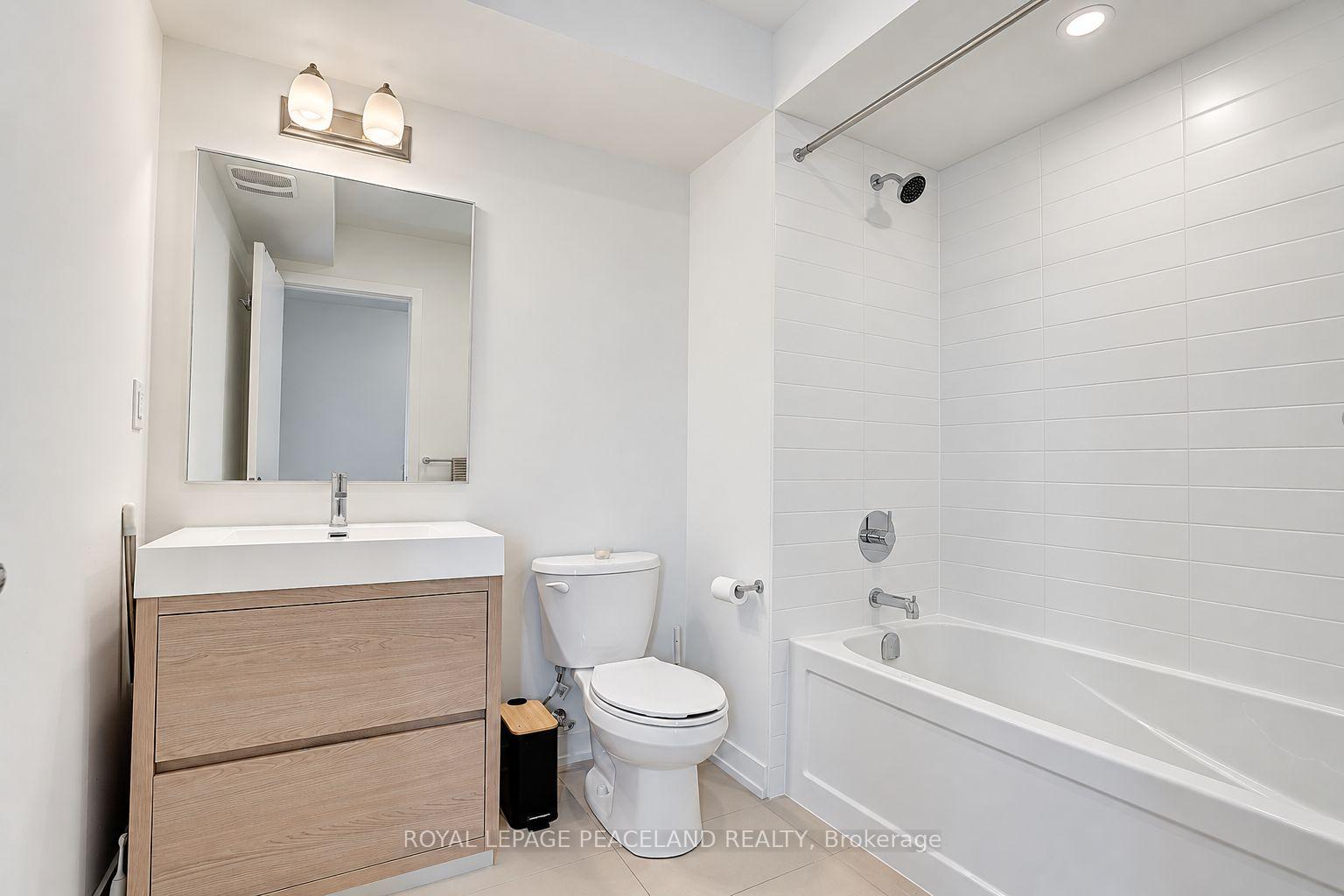 Photo 48 of 127 Green Gardens Boulevard, Toronto, Englemount-Lawrence — HOMEH