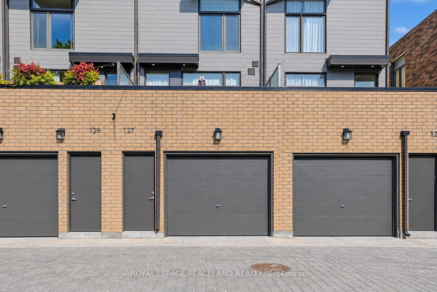Photo 51 of 127 Green Gardens Boulevard, Toronto, Englemount-Lawrence — HOMEH