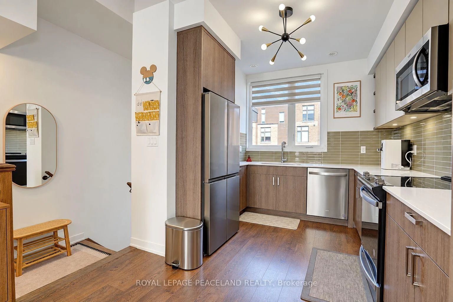 Photo 10 of 127 Green Gardens Boulevard, Toronto, Englemount-Lawrence — HOMEH