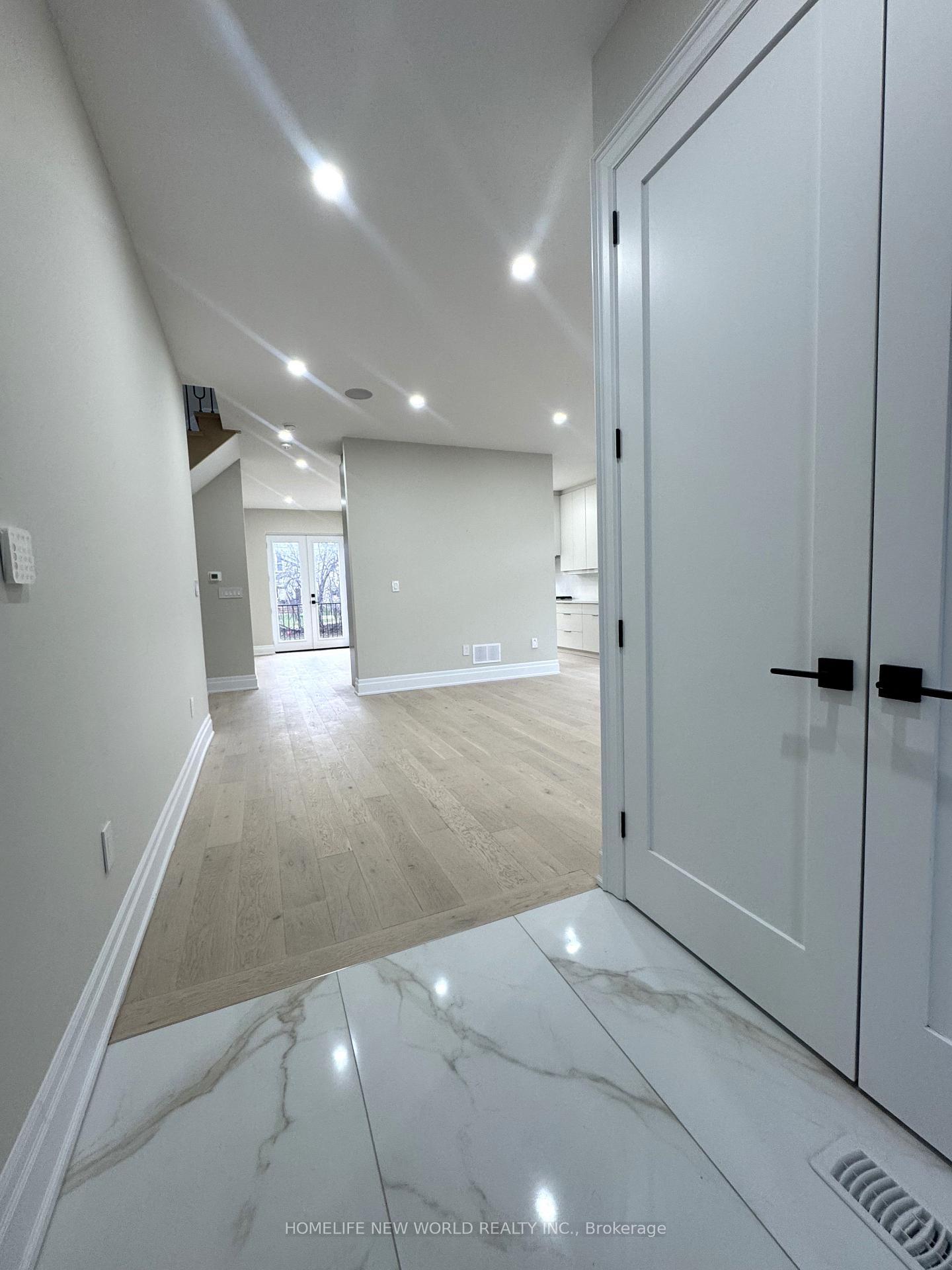 Photo 15 of 150 Viewmount Avenue, Toronto, Englemount-Lawrence — HOMEH