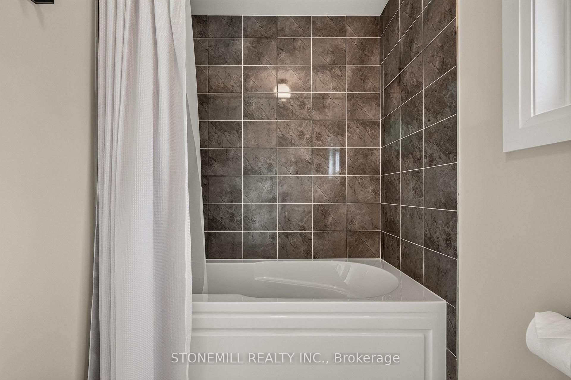 Photo 26 of 226 Midland Place, Welland, Hwy 406/Welland — HOMEH