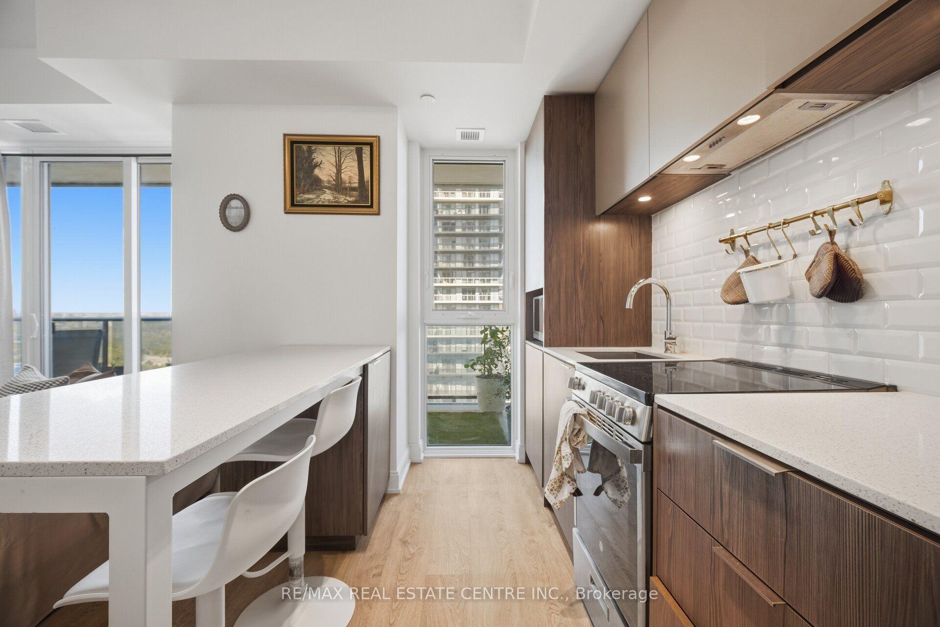 Photo 8 of Unit 3203, 70 Annie Craig Drive, Etobicoke, Mimico — HOMEH