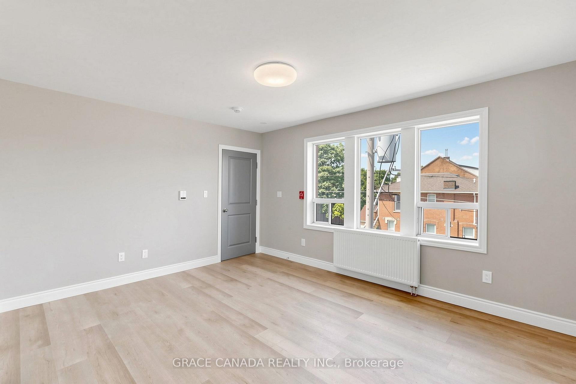 Photo of Unit Unit 8, 71 Sanford Avenue S