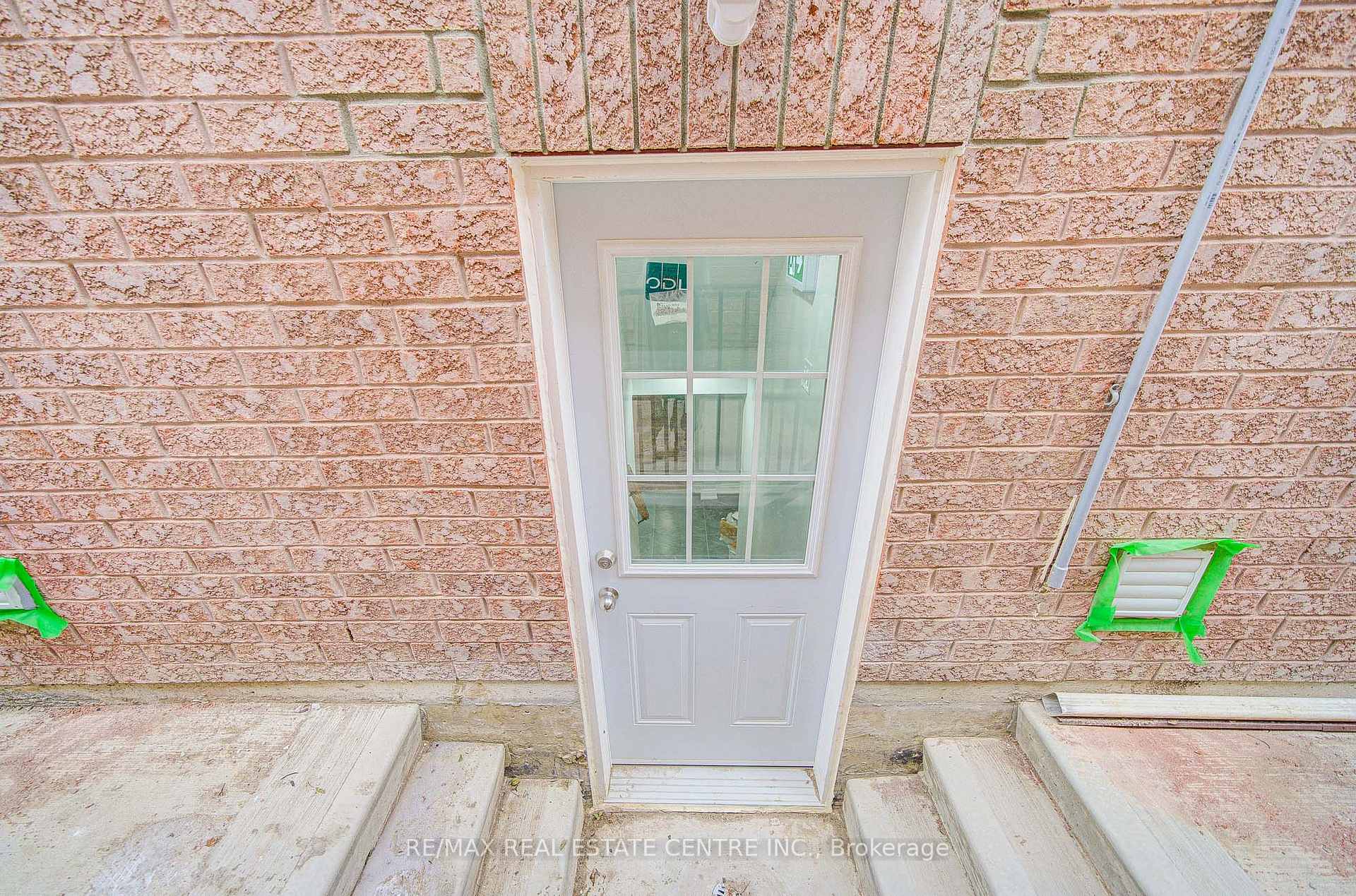 Photo 5 of Unit Bsmt, 23 Gamson Crescent, Brampton, Sandringham-Wellington — HOMEH