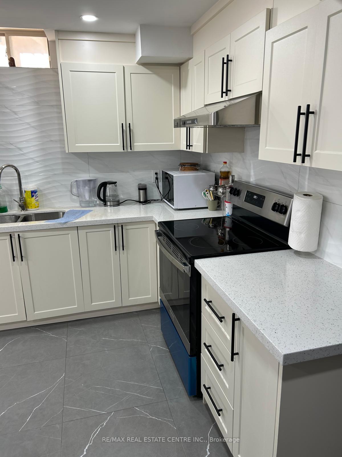 Photo 13 of Unit Bsmt, 23 Gamson Crescent, Brampton, Sandringham-Wellington — HOMEH