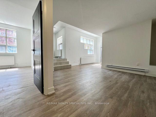 Photo 2 of Unit 903, 100 Gloucester Street W, Toronto, Church-Yonge Corridor — HOMEH