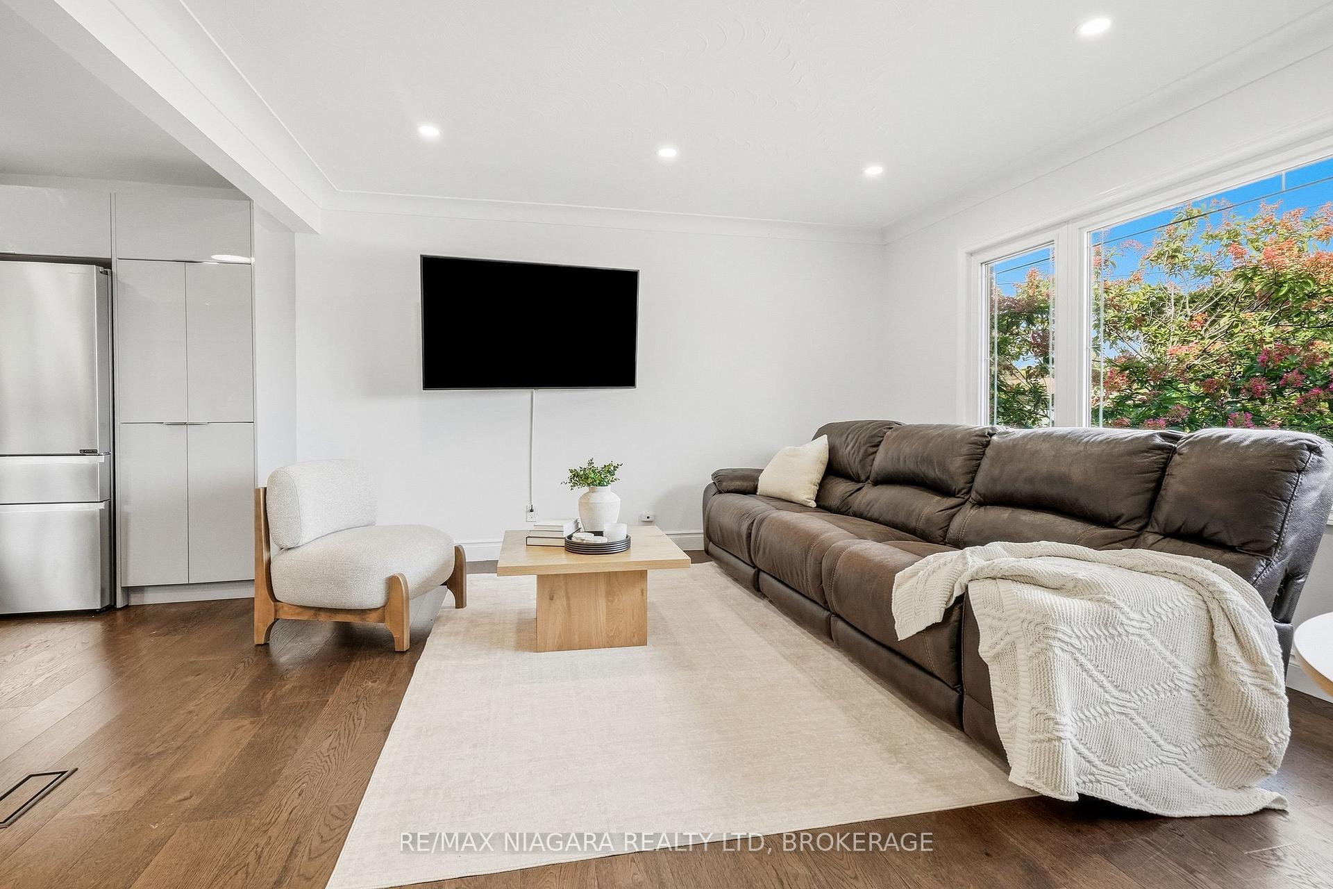 Photo 10 of 6470 Gore Street, Niagara Falls, Stamford — HOMEH