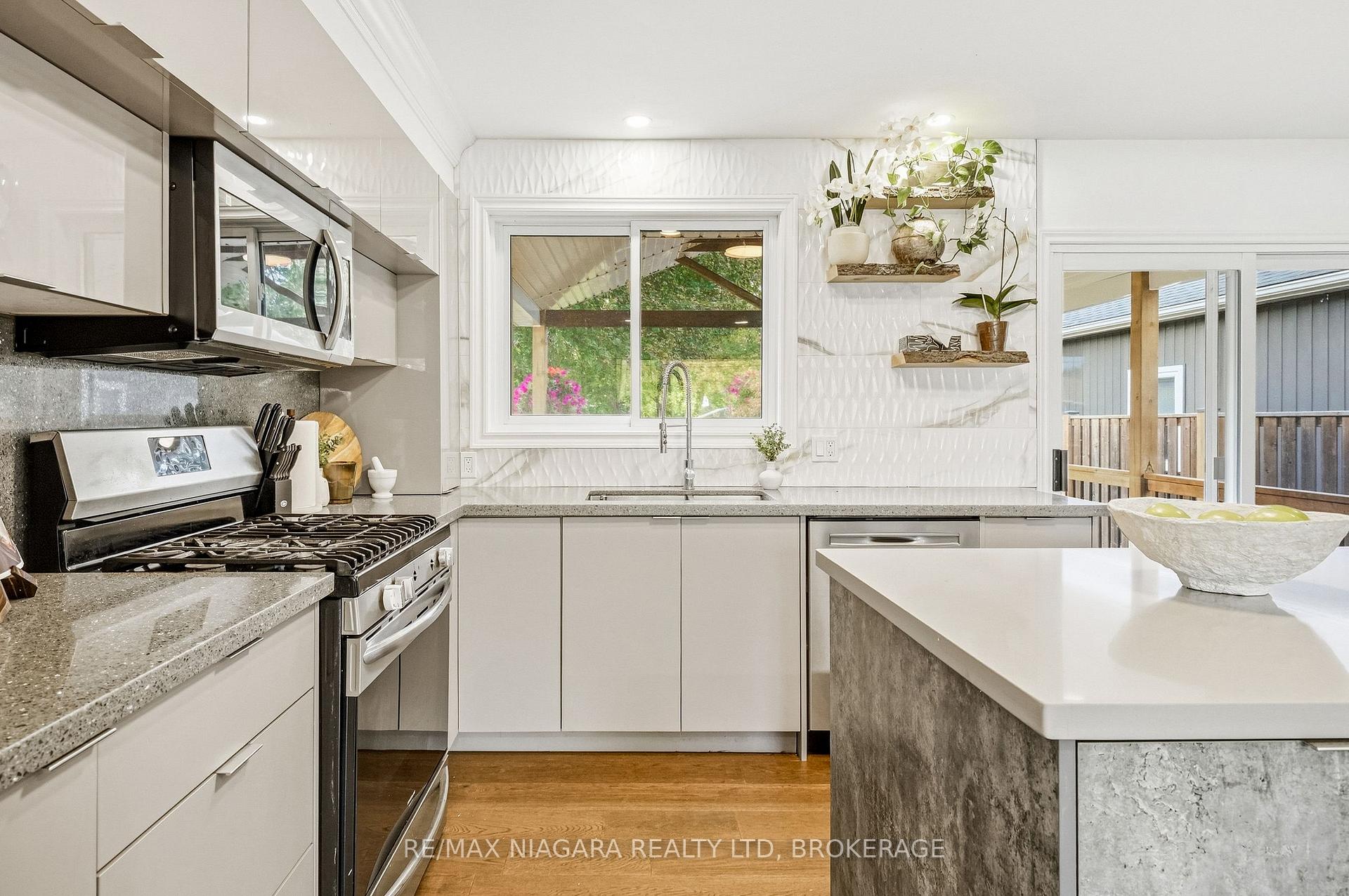 Photo 14 of 6470 Gore Street, Niagara Falls, Stamford — HOMEH