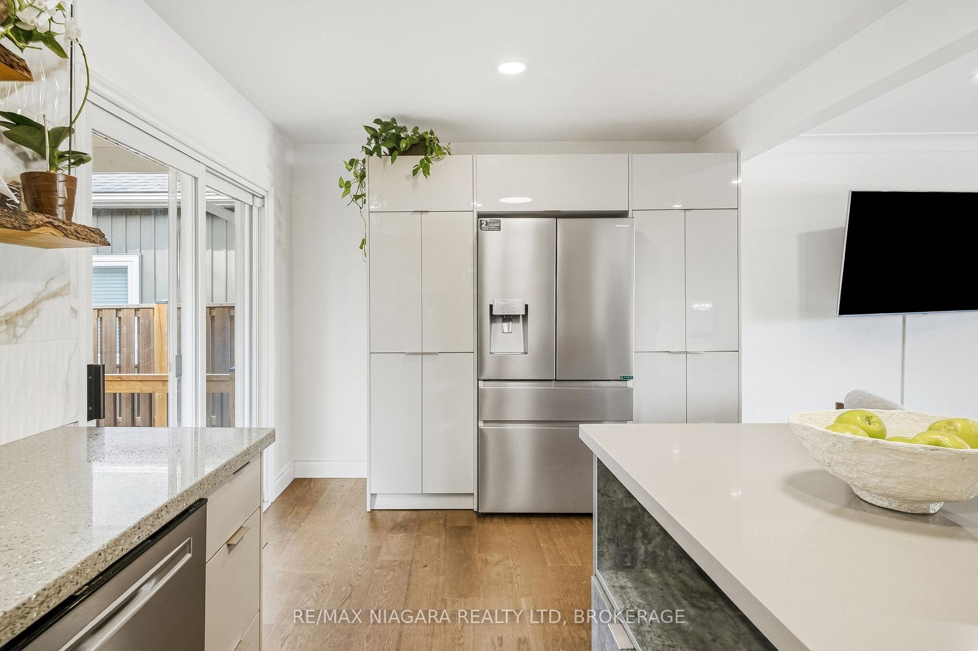 Photo 16 of 6470 Gore Street, Niagara Falls, Stamford — HOMEH