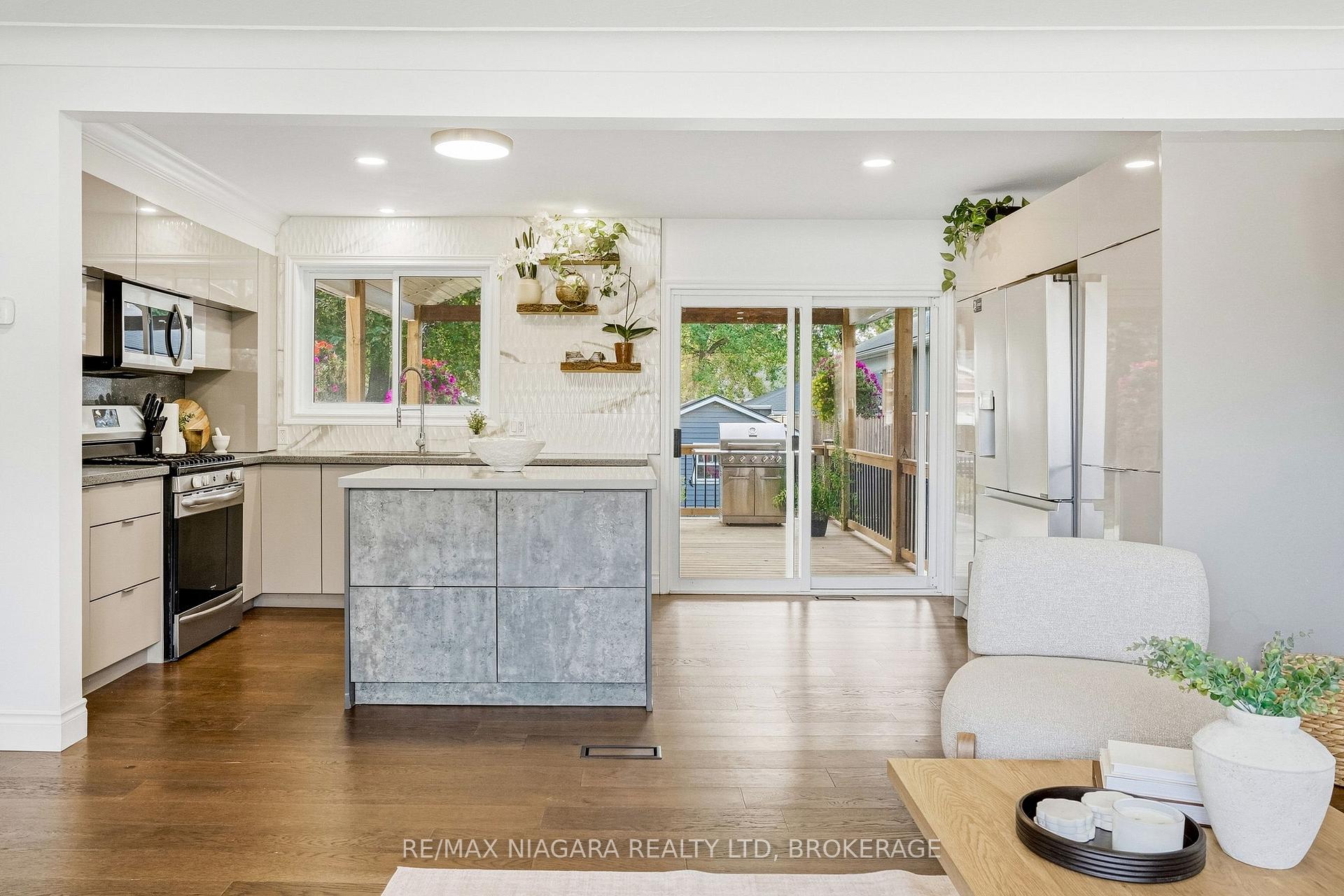 Photo 17 of 6470 Gore Street, Niagara Falls, Stamford — HOMEH