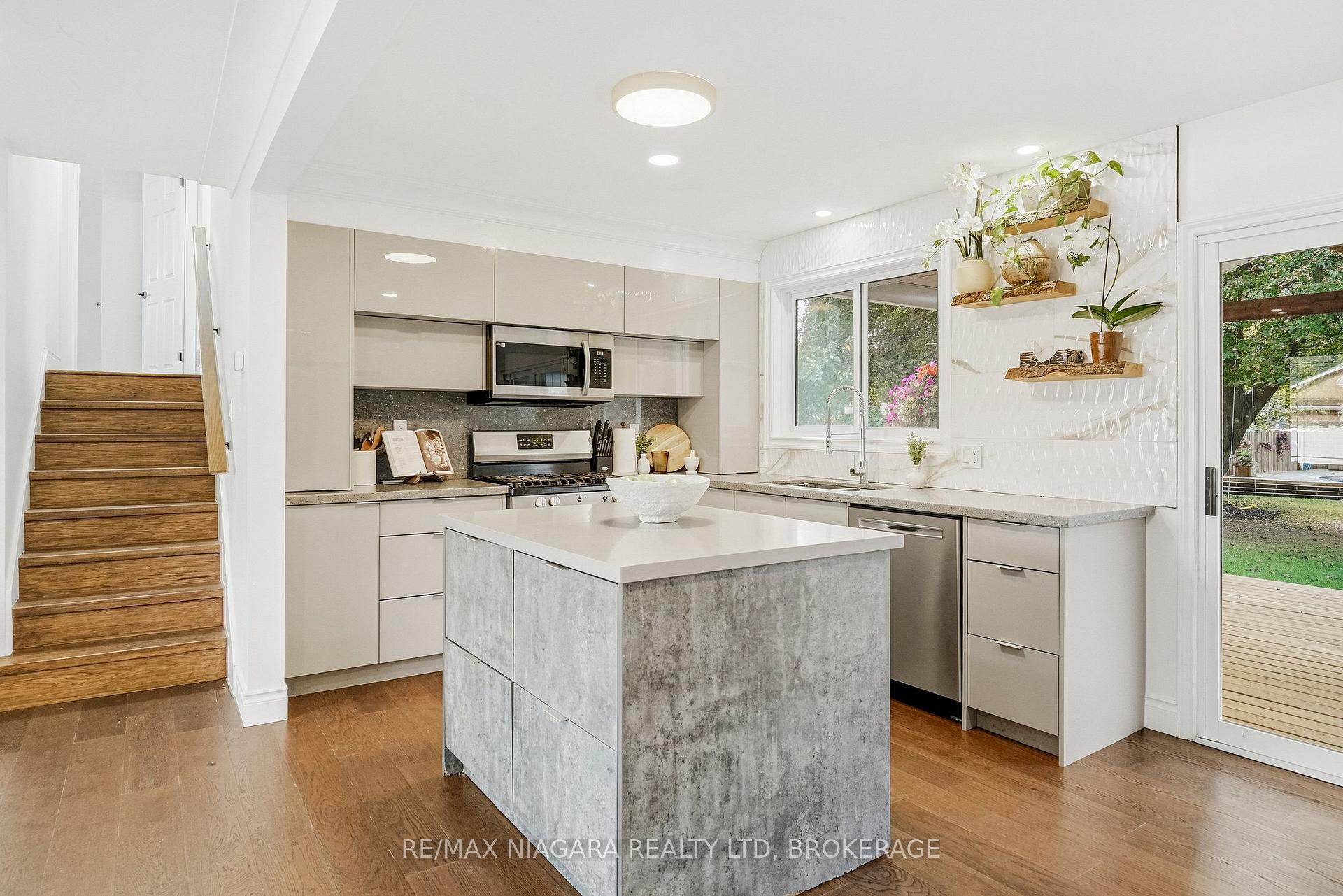 Photo 20 of 6470 Gore Street, Niagara Falls, Stamford — HOMEH