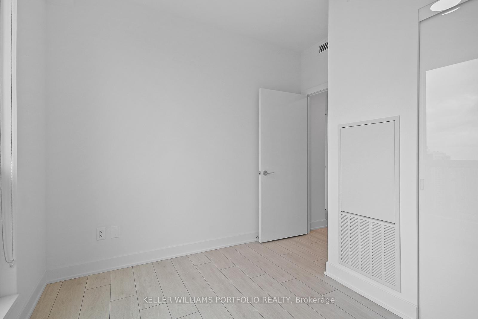 Photo 9 of Unit 2610, 35 Mercer Street, Toronto, Waterfront Communities — HOMEH
