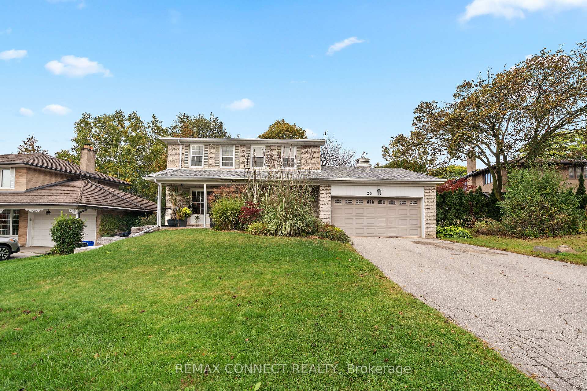 Photo 3 of 26 Averdon Crescent, North York, Parkwoods-Donalda — HOMEH