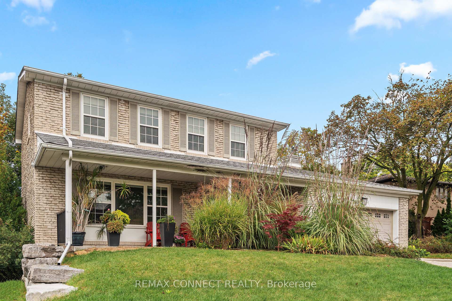Photo 4 of 26 Averdon Crescent, North York, Parkwoods-Donalda — HOMEH